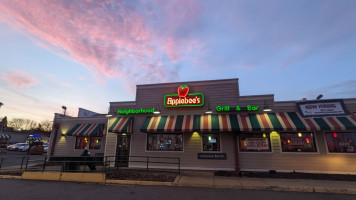 Applebee's Grill outside