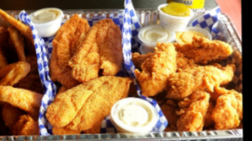 Big Shake's Nashville Hot Chicken food