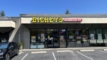 Dickey's Barbecue Pit outside