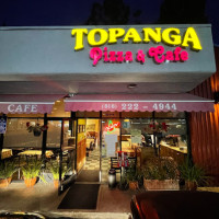 Topanga Pizza outside