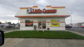 Little Caesars Pizza outside