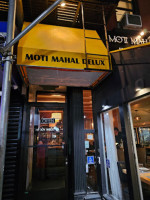 Moti Mahal Delux food