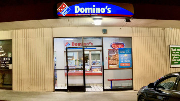 Domino's Pizza outside