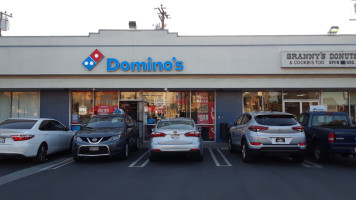 Domino's Pizza outside