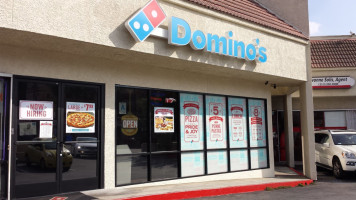 Domino's Pizza outside