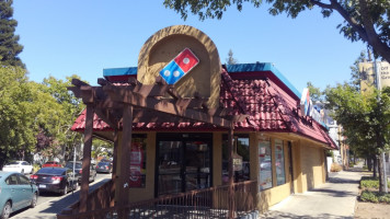 Domino's Pizza outside