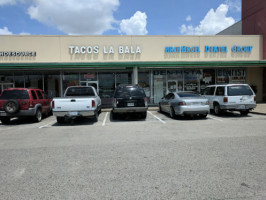 Tacos La Bala outside