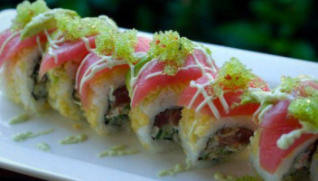 Eez Fusion Sushi food