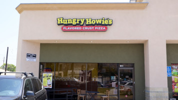 Hungry Howie's Pizza outside
