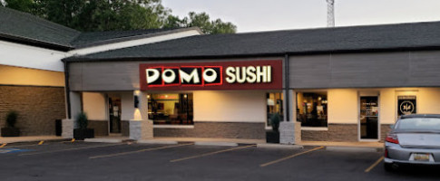 Domo Sushi outside