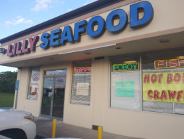 Lilly Seafood outside