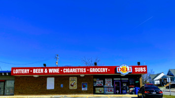 Sam’s Deli Beverage outside