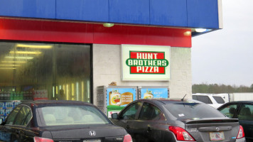 Hunt Brothers Pizza outside