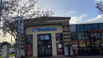 Domino's Pizza outside