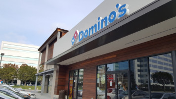 Domino's Pizza outside