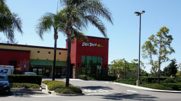 Del Taco outside