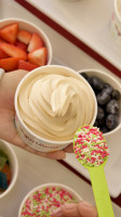 Yogurtland Salinas food