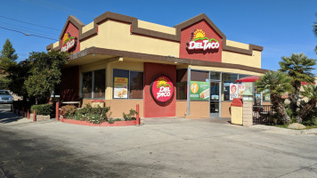 Del Taco outside