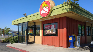 Del Taco outside