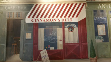 Cinnamon's Deli outside