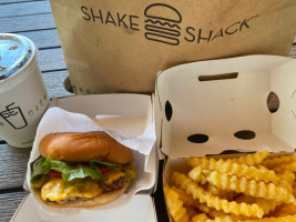 Shake Shack Galleria At Roseville food