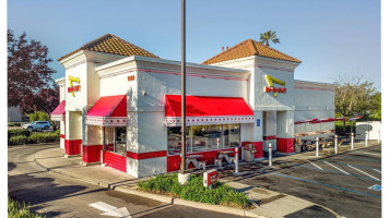 In-n-out Burger outside