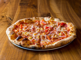 Smokin' Oak Wood-fired Pizza food
