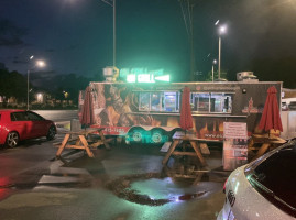 El Churrascaso Grill Food Truck outside