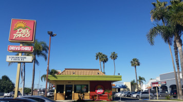 Del Taco outside