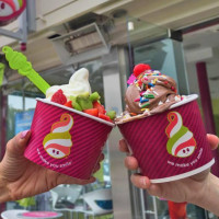 Menchie's Frozen Yogurt food