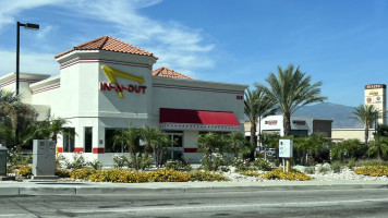 In-n-out Burger outside