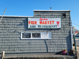 Spike's Fish Market outside
