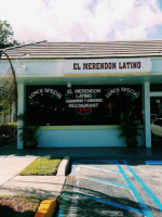 El Merendon Latino outside