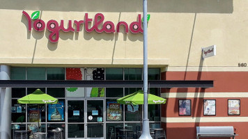 Yogurtland Carson food