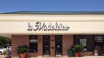 La Madeleine outside