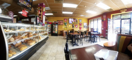 La Caleñita Bakery Café inside