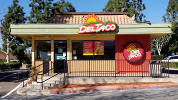 Del Taco outside