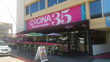 Cocina 35 Downtown outside