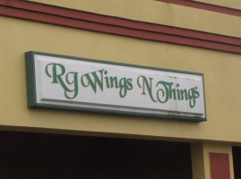 Rj Wings N Things outside