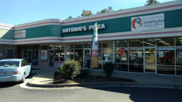 Antonio's Pizza outside