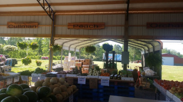 Cullman Peach Orchard outside