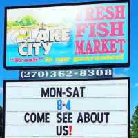 Lake City Fresh Fish Market outside
