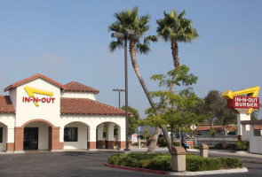 In-n-out Burger outside