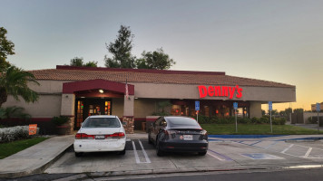 Denny's outside