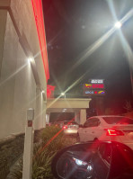 In-n-out Burger outside