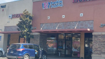 Baskin-robbins outside