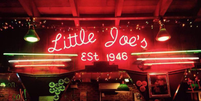 Little Joes Circle Lounge food