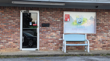 Lisa's Rolled Ice Cream& Italian Ice outside