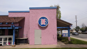 Baskin-robbins outside