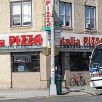 Italia Pizza outside